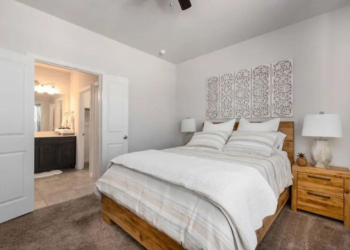 Spacious Pet Friendly - 7 Miles To Eagle Mountain Holiday home Fort Worth
