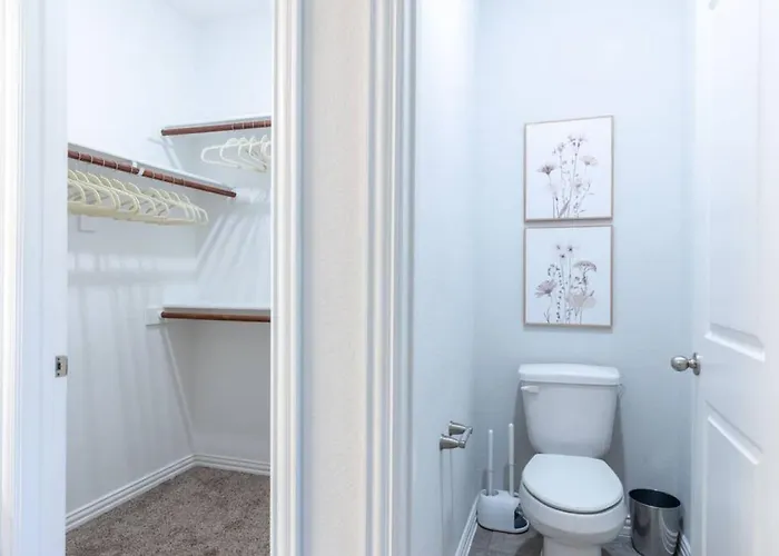 Spacious Pet Friendly - 7 Miles To Eagle Mountain Holiday home