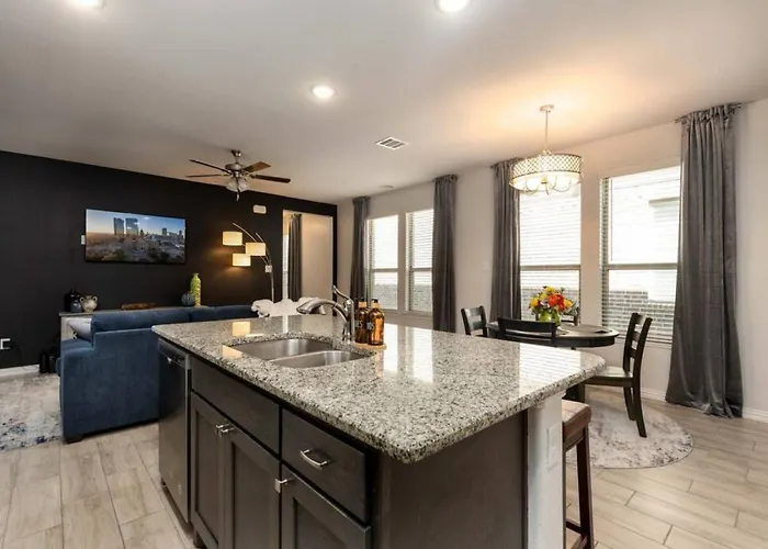 Spacious Pet Friendly - 7 Miles To Eagle Mountain Holiday home