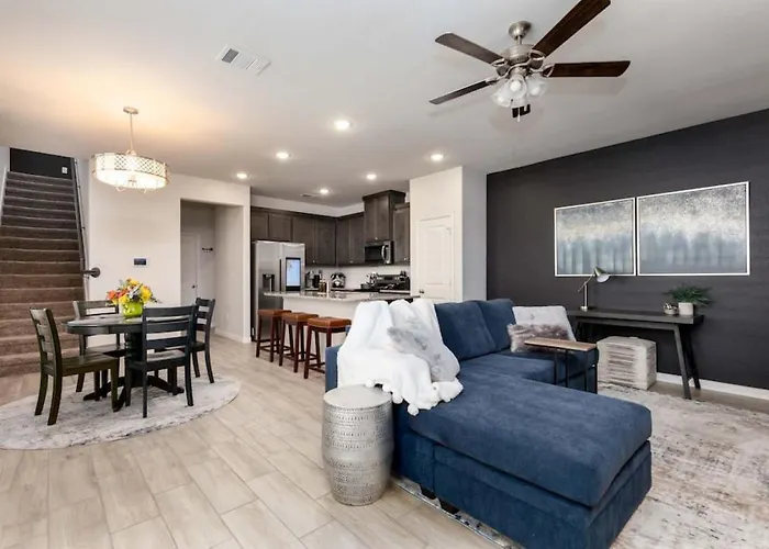 Spacious Pet Friendly - 7 Miles To Eagle Mountain Holiday home Fort Worth